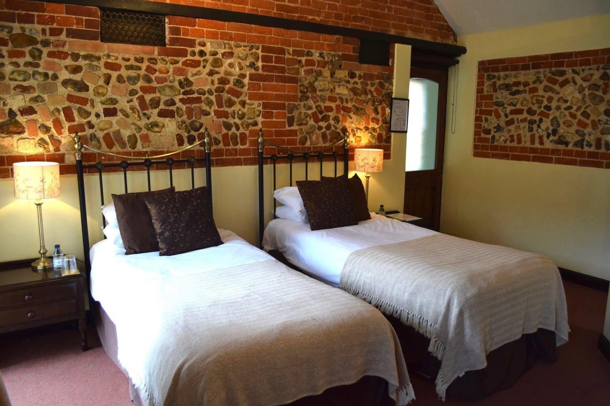 At The Farmhouse Hunters Hall Hotel Dereham Luaran gambar